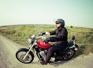Obraz premium Biker on the country road