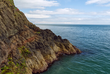 Felswand vom Gobbins Cliff in Nord Irland