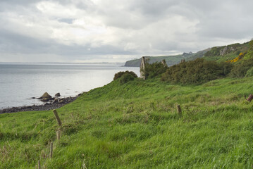 Ruine vom alten Wohnhaus am Gobbins Cliff in Nord Irland