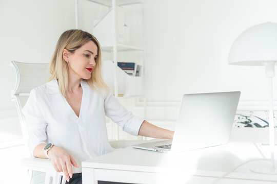 Business Woman In Office At Laptop Small Business Online