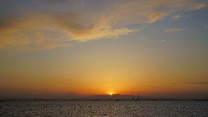 Obraz premium sunset over the sea with Mt. Fuji