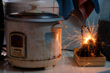 Electric short, plug, rice cooker Therefore causing sparks Dangerous concepts from the use of old...