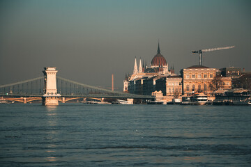 Obraz premium City chain bridge