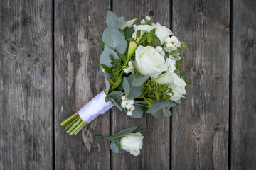 bride bouquet of white roses 