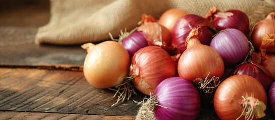 Onions offer many advantages, like enhancing heart health, regulating blood sugar, and strengthening bones. - obrazy, fototapety, plakaty