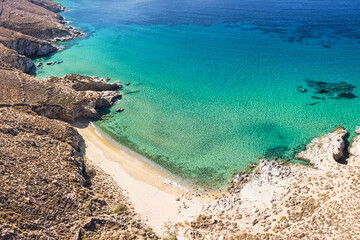 The beach Kalo Ambeli of Serifos island, Greece - obrazy, fototapety, plakaty