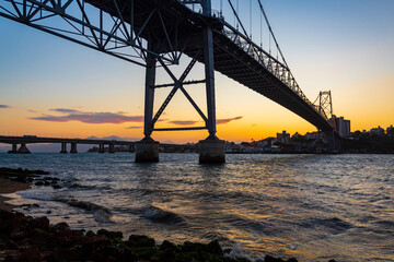 mar e o pôr-do-sol Ponte Hercílio Luz de Florianópolis SC Brasil   Florianopolis 