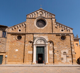 Fototapeta na wymiar Facade of the romanesque cathedral Santa Maria Assunta in Volterra
