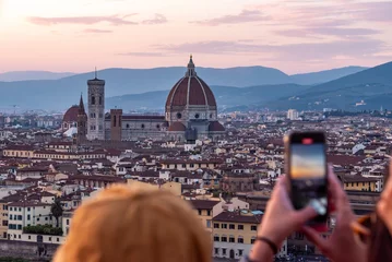 Zelfklevend Fotobehang Large tourist crowd on Piazzale Michelangelo enjoying sunset over Florence © imagoDens