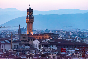 Florentine Palazzo Vecchio and its tower at night - obrazy, fototapety, plakaty