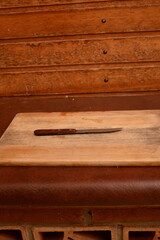 Faca de cozinha com cabo de madeira