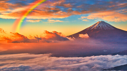 新道峠の朝の雲海と富士山