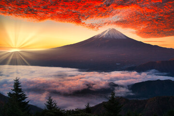 新道峠より朝の雲海と富士山