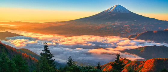 Fototapeta na wymiar 新道峠より朝の雲海と富士山