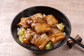 豚バラ焼肉丼