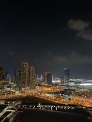 Fototapeta na wymiar Noche en Abu Dhabi