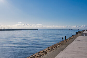 直線に並んだ雲