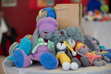 Fototapeta na wymiar Handmade knitted toys are different and colorful.