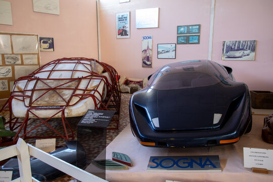 Sogna concept car from 1991 with Lamborghini Countach engine in museum