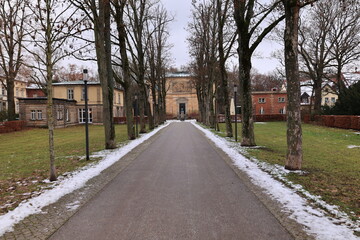 Blick in den Winterlichen Schlosspark im Zentrum von Bayreuth in Bayern	