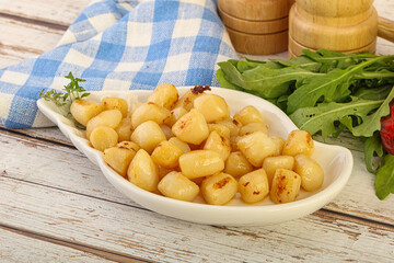 Roasted delicous scallop in the bowl