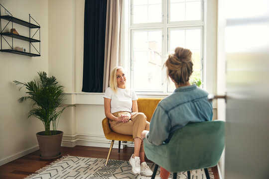 Smiling psychologist listening to a client