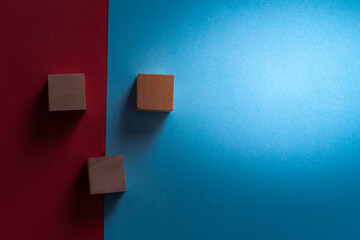 赤と青の背景に空白のブロック