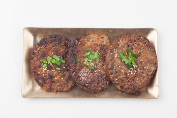 A dish made by mincing rib meat, seasoning it, and then placing it on the rib bone and grilling it.