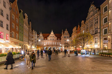 Abends im November auf dem Langen Markt in Danzig.