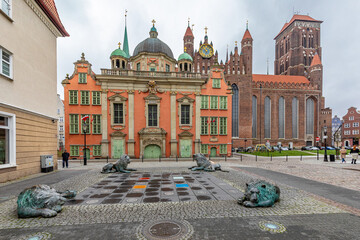 Brunnen und königlicje Kapelle in Danzig.