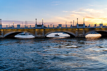 Taranto, ponte di pietra al tramonto, in estate