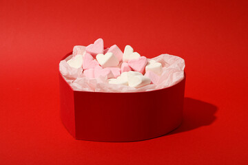 Marshmallow in the shape of a heart, in a gift box.