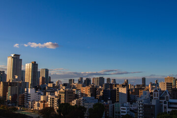 大阪市中央区大手前から見た夕暮れの大阪の街