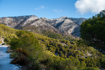 Fototapeta premium Sierra de Mijas cubierta por granizo