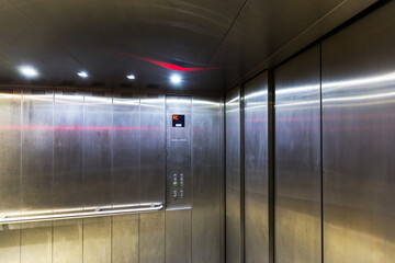 Intérieur d'un ascenseur  - obrazy, fototapety, plakaty