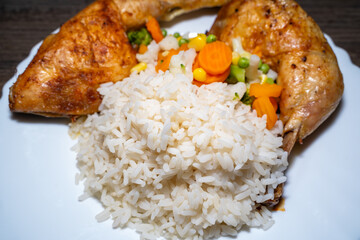 Fried chicken with rice and vegetables