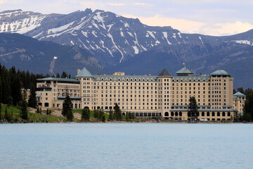 Hôtel Château Lac Louise à Banff, Alberta, Canada. - 705019726