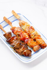 焼き鳥の盛り合わせ（ネギマ、もも、レバー）