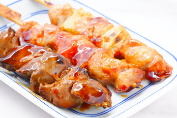 焼き鳥の盛り合わせ（ネギマ、もも、レバー）