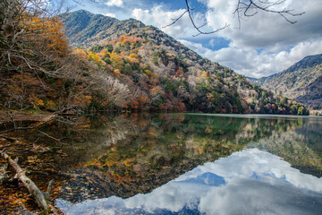 秋の奥日光湯の湖