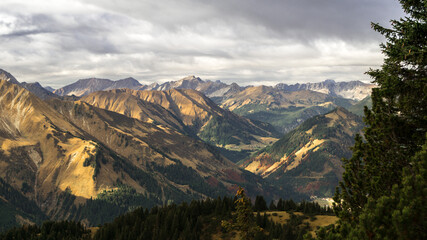 Blick vom Berg Daniel in den Ammergauer Alpen