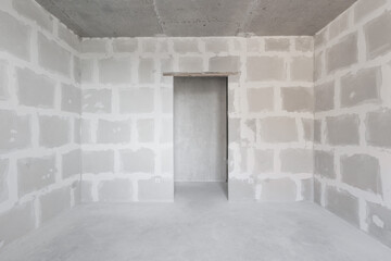 Fototapeta premium interior of the apartment without decoration in gray colors. rough finish