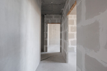 Fototapeta premium interior of the apartment without decoration in gray colors. rough finish