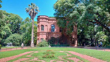 Vista general del edificio central del Jardín Botánico Carlos Thays, Buenos Aires, Argentina. - obrazy, fototapety, plakaty