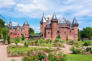Fototapeta na wymiar De Haar Castle and garden near Utrecht, Netherlands