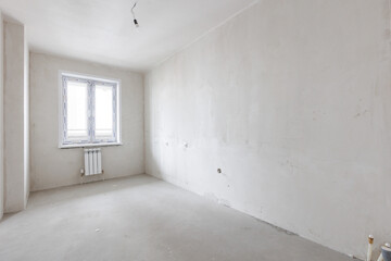 Fototapeta premium interior of the apartment without decoration in gray colors. rough finish