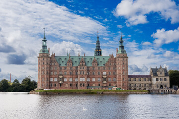 Obraz premium Sculptures and facades of Frederiksborg, palace in Copenhagen.