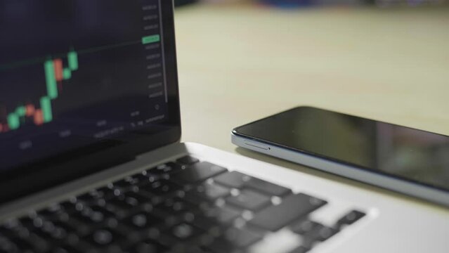 Bitcoin, BTC, euro, argent liquide, crypto monnaie, ETF, argent, trading, actif num&eacute;rique, finance, devise,  banque, affaires, &eacute;change, gain, perte, chart, graphique, pi&egrave;ce, richesse, billet, ordinate