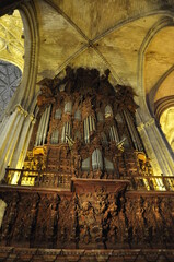 Wnętrze kościoła, obiekt sakralny, architektura, religia © Ornela