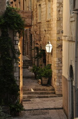 Śródziemnomorska uliczka, stary budynki, fasady, detale, architektura, Portugalia, Włochy, Chorwacja